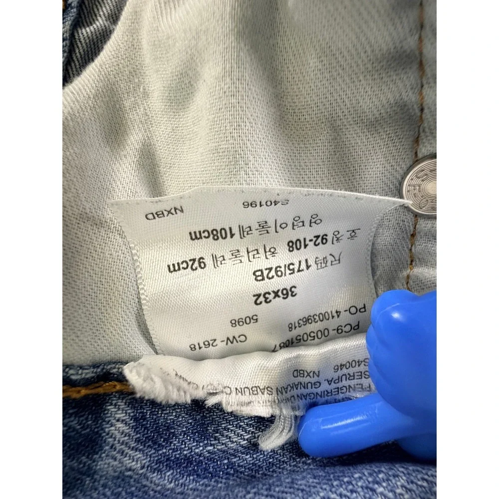 Levis 505 Regular Fit Light Wash Blue Denim Jeans Mens 36x32 (Measures 36x28)
